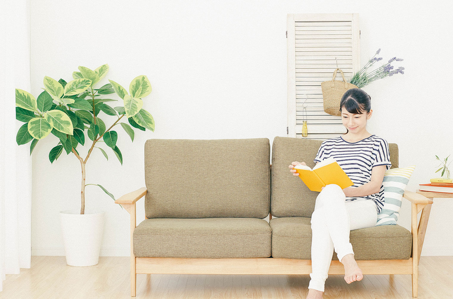 狭い部屋には物が多い！ 解決策はトランクルームに荷物を預けること