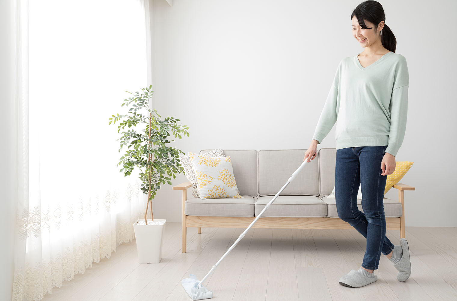 部屋やキッチンの掃除道具の見せる収納方法！使いやすい収納は？