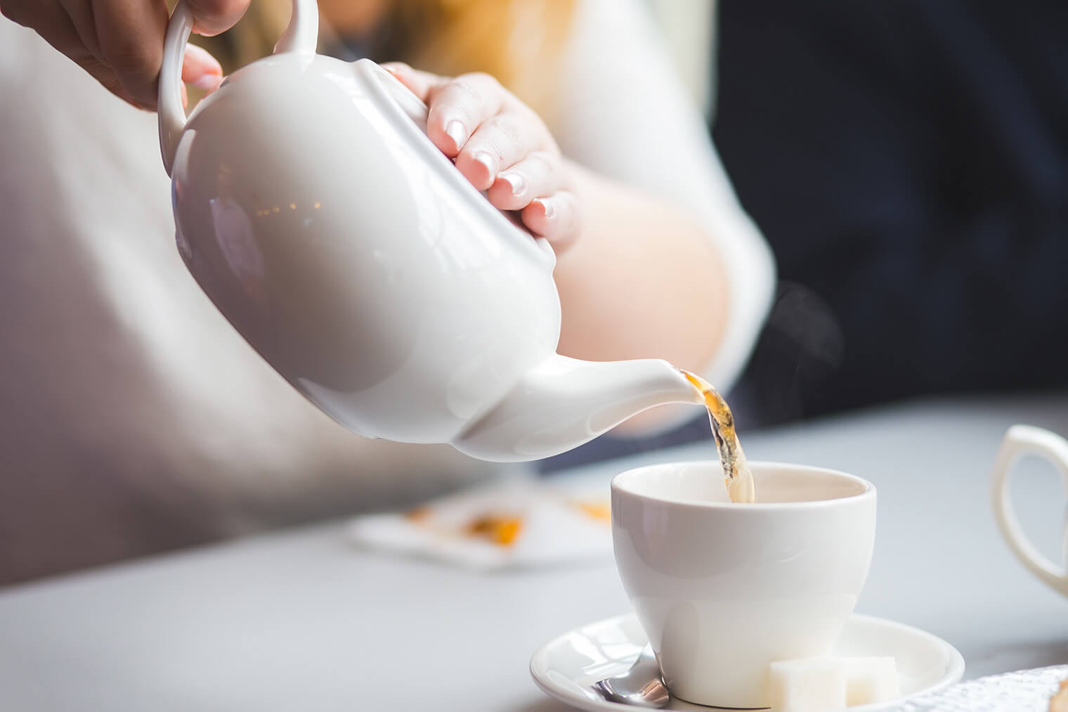 ティーポットの茶渋はどう掃除する?洗い方や注ぎ口のお手入れ方法