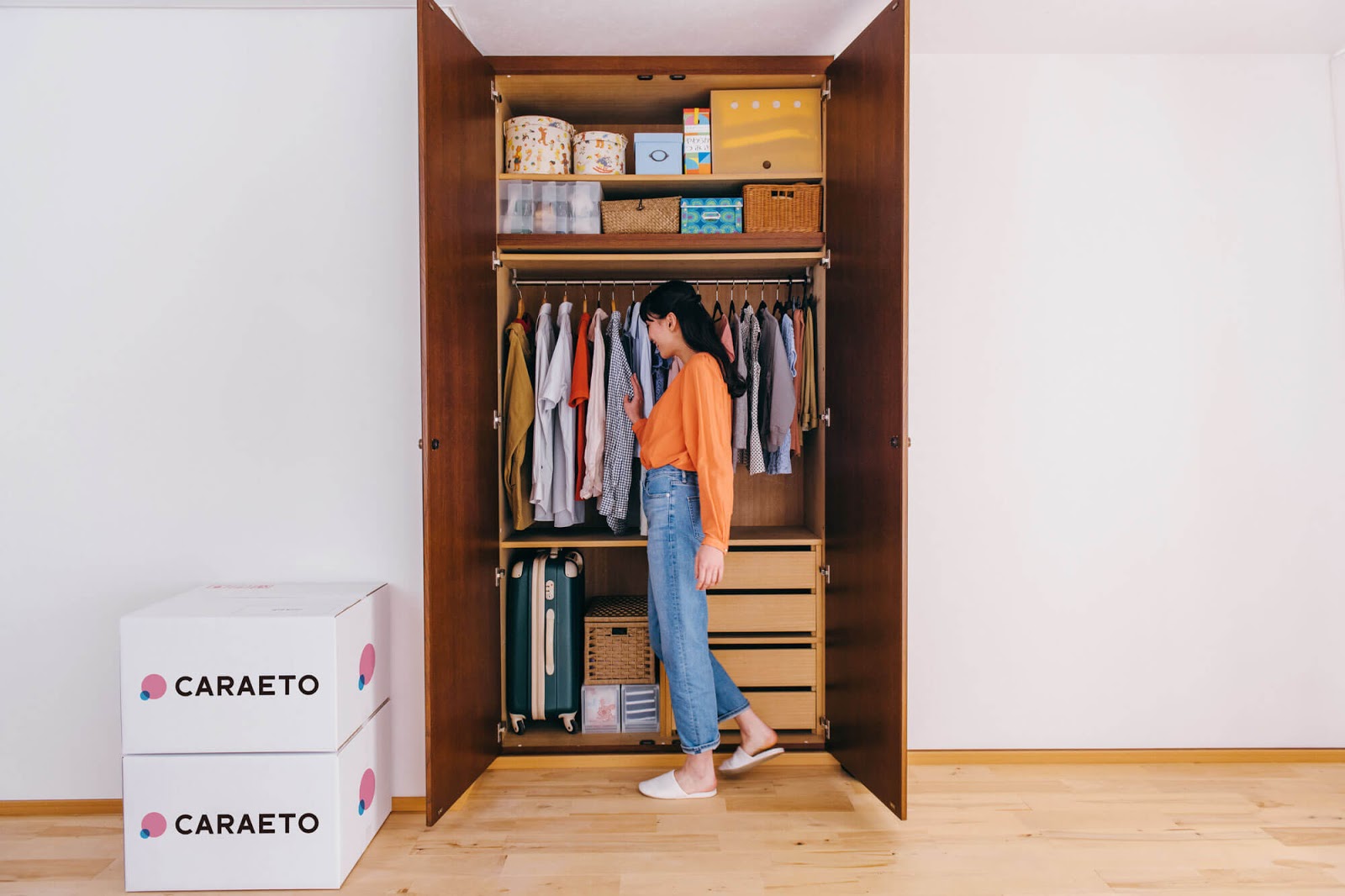 服が多い人必見 捨てられない服を上手に片付ける方法 宅配型収納caraeto カラエト